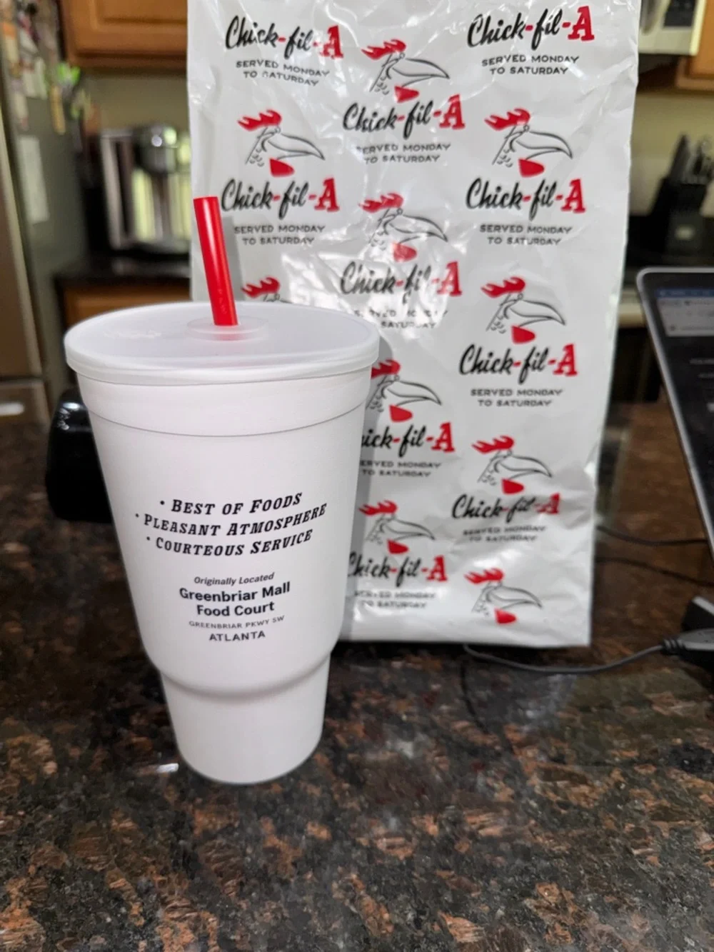 Doodles," the chain's original mascot from the 1960s White Logo Classic Cup NEW - Picture 4 of 4